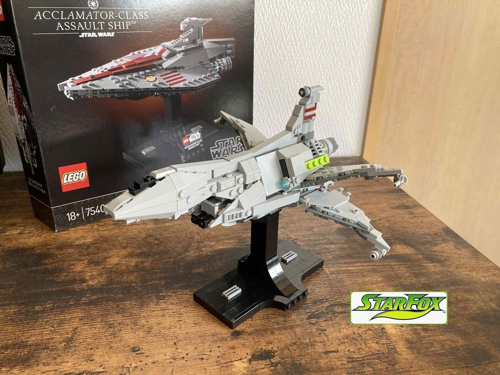 Lego Star Fox Great Fox Midi-Scale