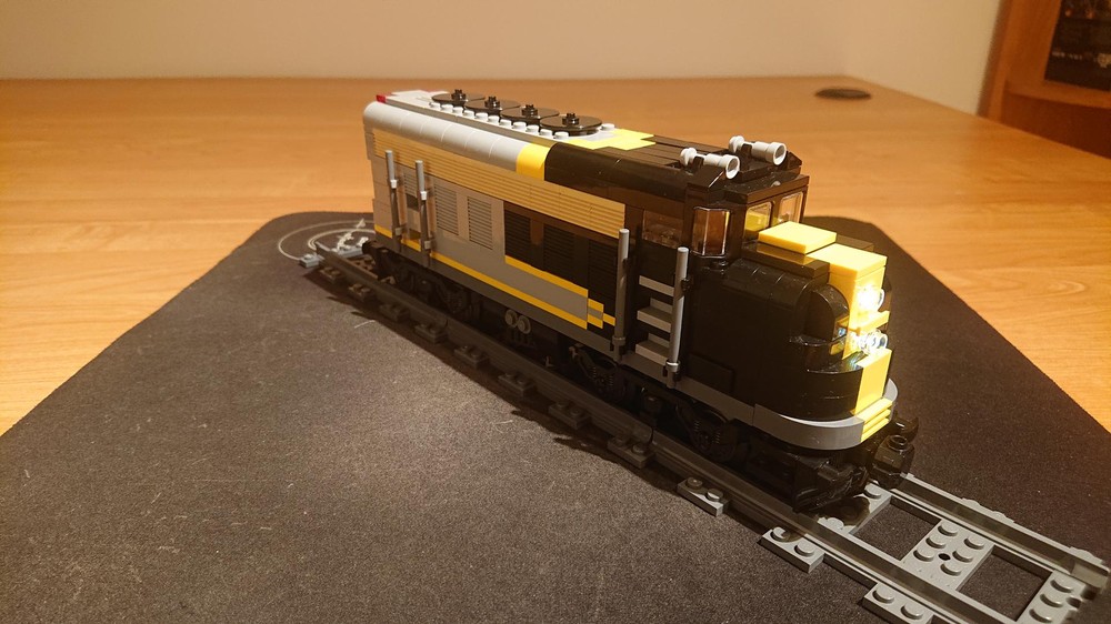 Lego Santa Fe Train - Black and Yellow