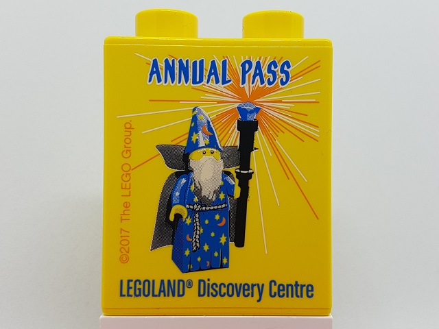 Lego Duplo, Brick 1 x 2 x 2 with Annual Pass LEGOLAND Discovery Centre Wizard Pattern / Yellow