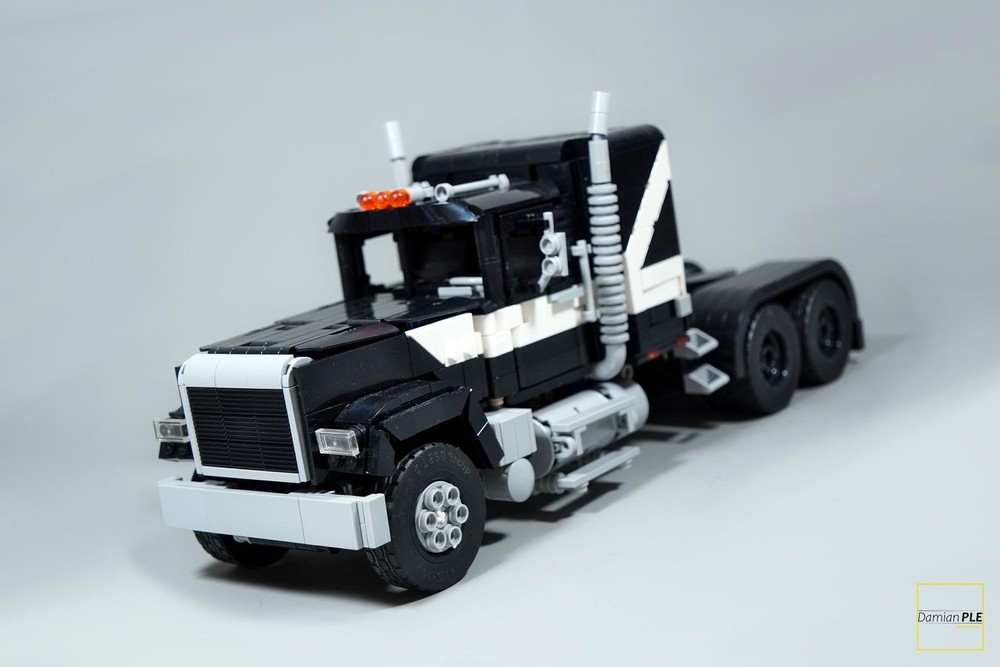 Lego 1985 MACK Superliner