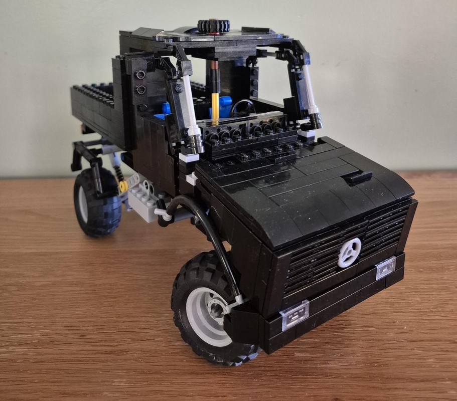 Lego Mercedes-Benz Unimog U2400