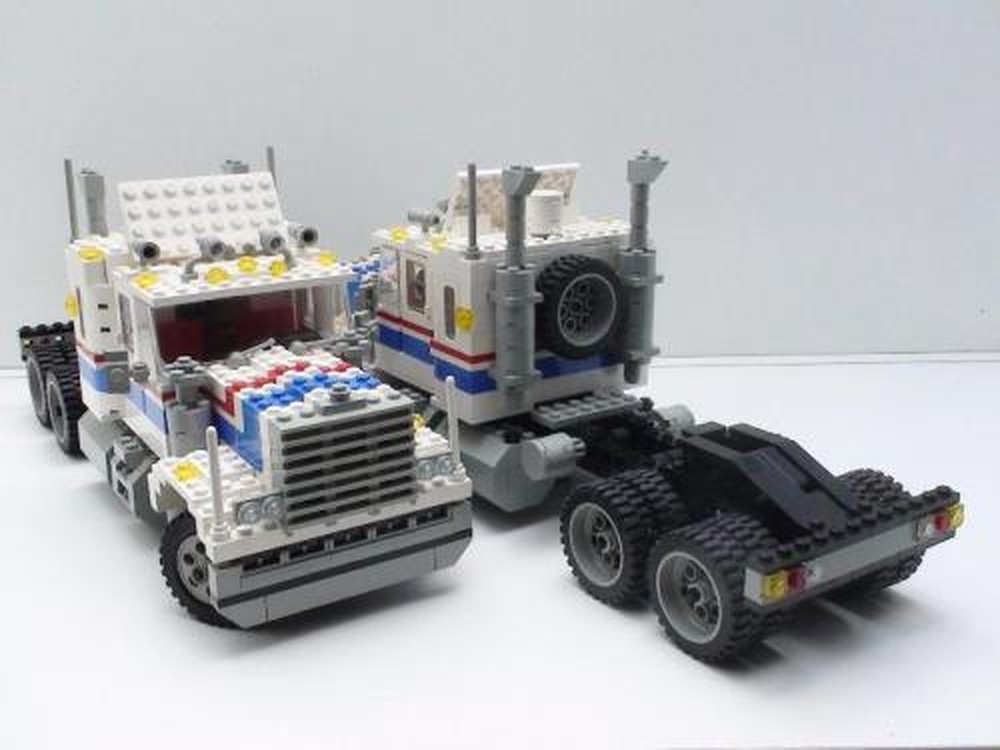 Lego Highway Rig with automatic coupling mechanism