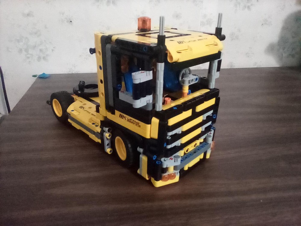 Lego 42108 Scania 2x4 tractor unit truck