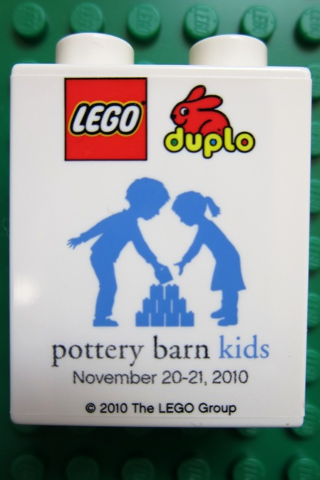 Lego Duplo, Brick 1 x 2 x 2 with LEGO Duplo Pottery Barn Kids November 20-21, 2010 Pattern / White