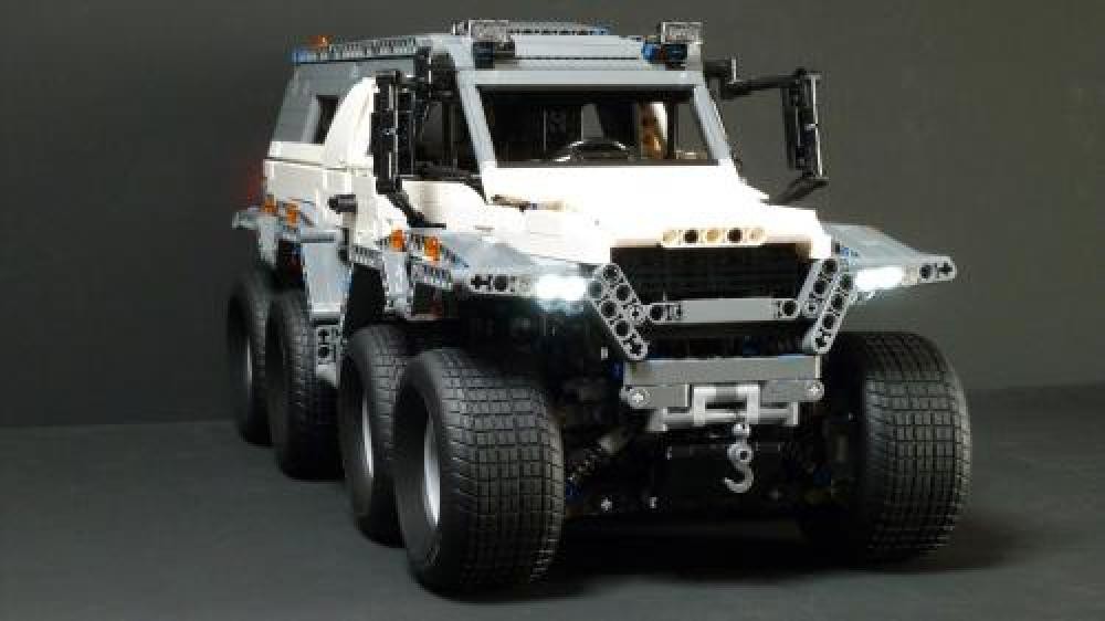Lego Avtoros Shaman 8x8
