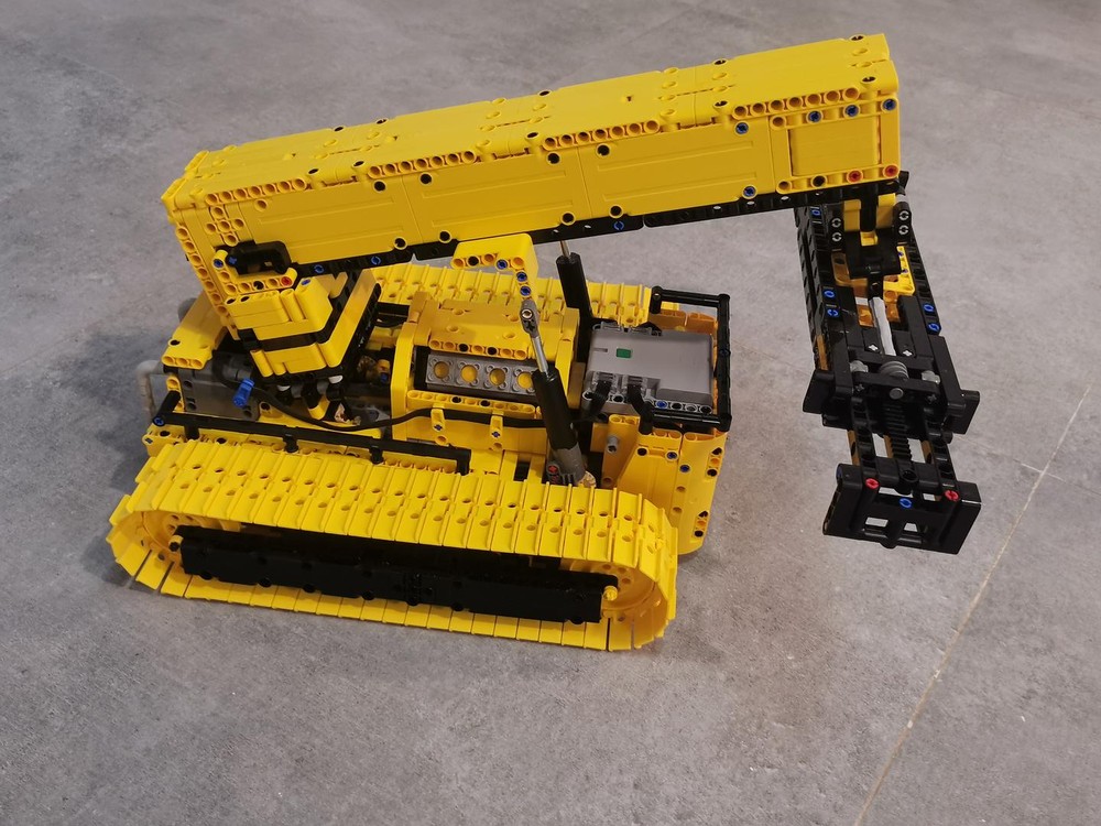 Lego Tracked Container Crane (42131 B Model)