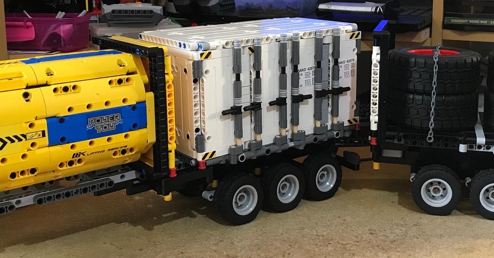 Lego Sidedoor opening Container