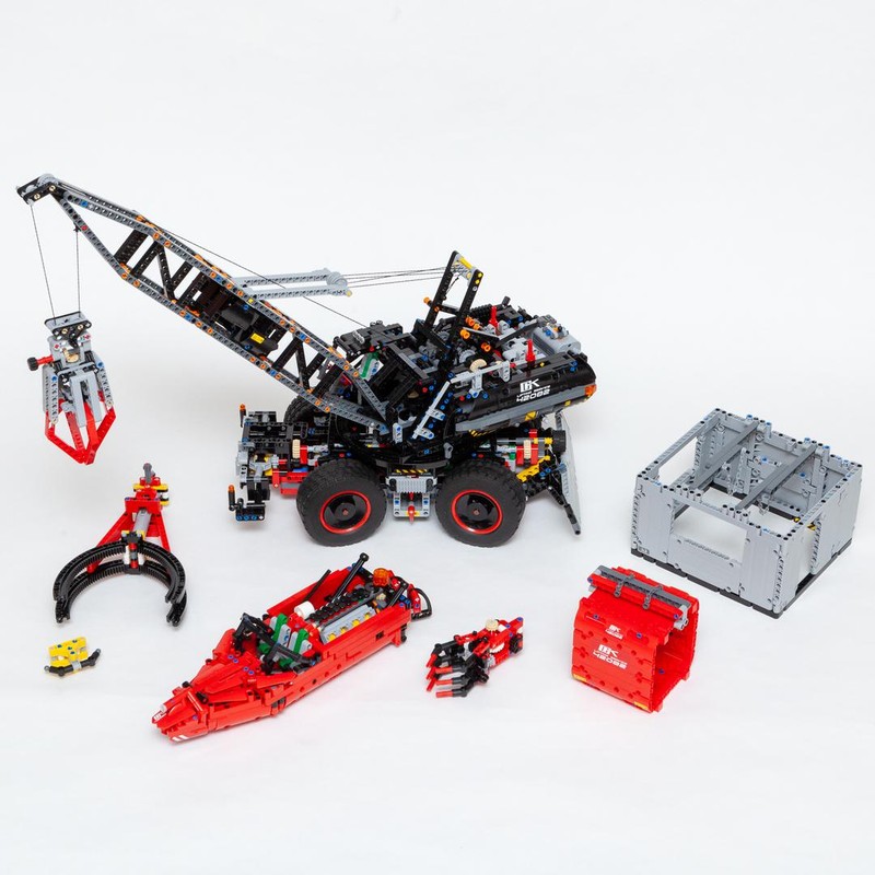 Lego Wheeled Harbour Crane (42082 Rough Terrain Crane c-model)