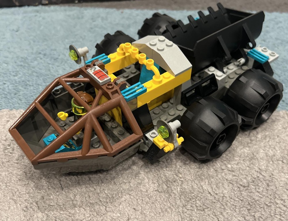 Lego 4950 Alternate Build: Subterranean Snooper