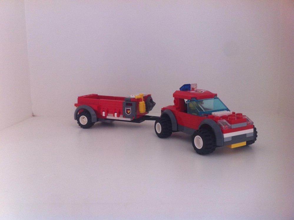 Lego 7942 Fire Car and Trailer