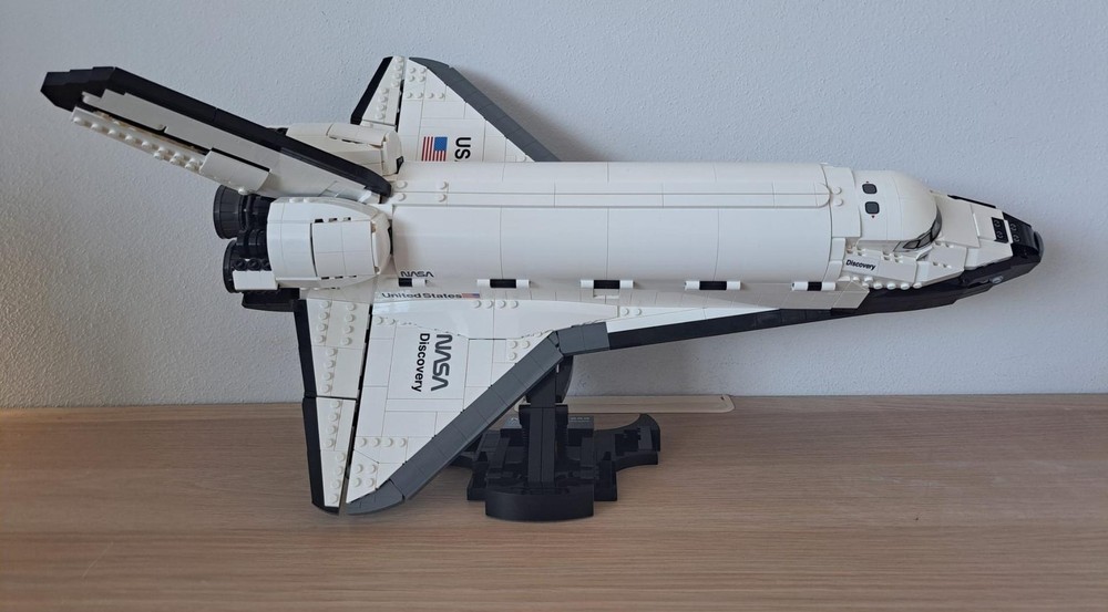 Lego Alternative display for 10283 NASA Space Shuttle Discovery