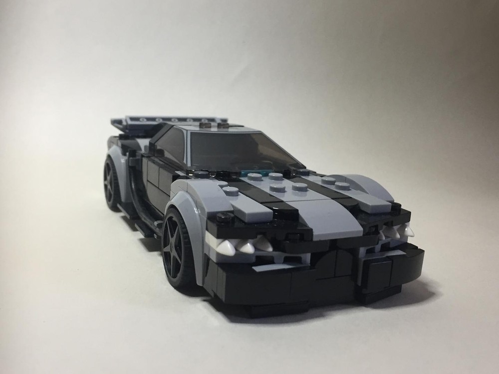 Lego (76909) Bugatti Chiron with detailed engine