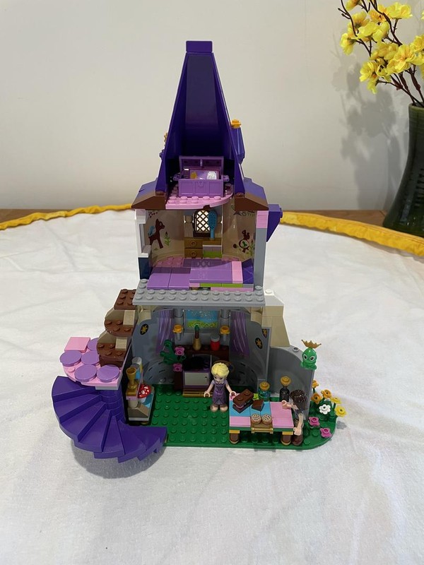 Lego Rapunzel's Bakery