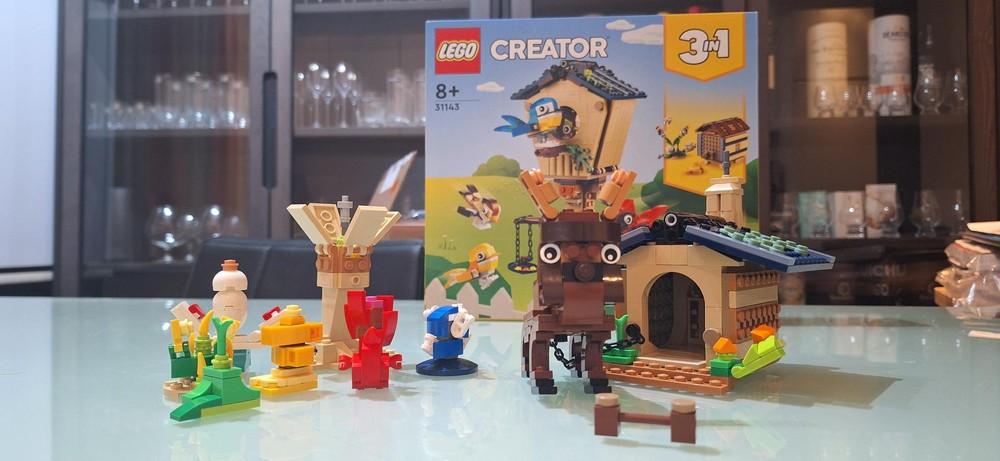 Lego Doghouse with dog and plants