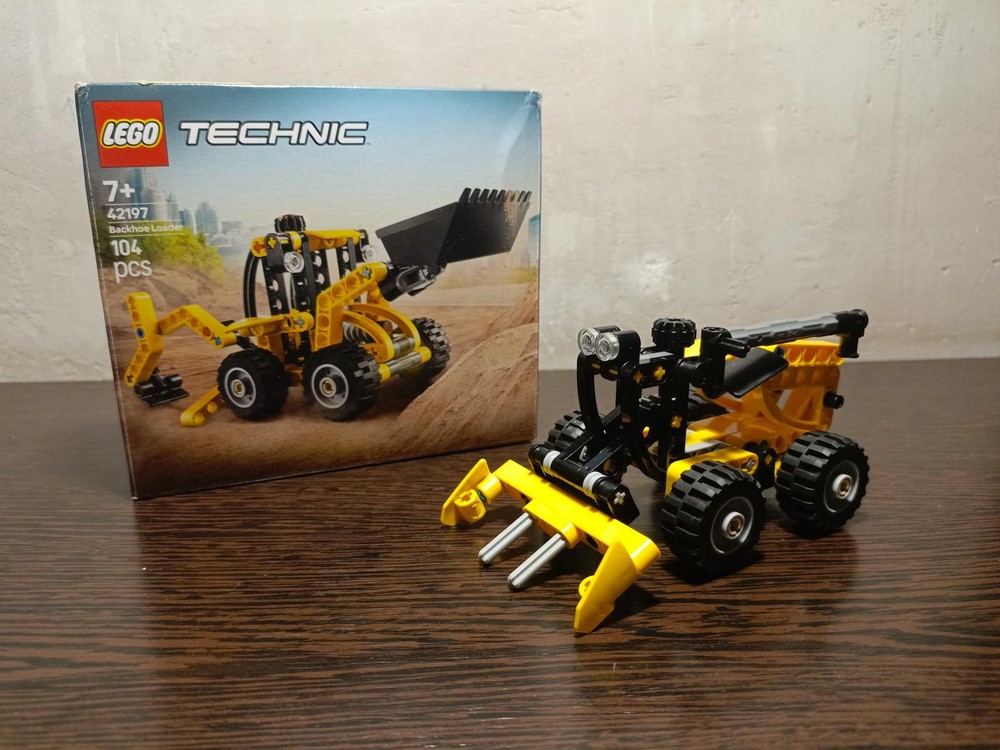 Lego 42197 Combine Harvester