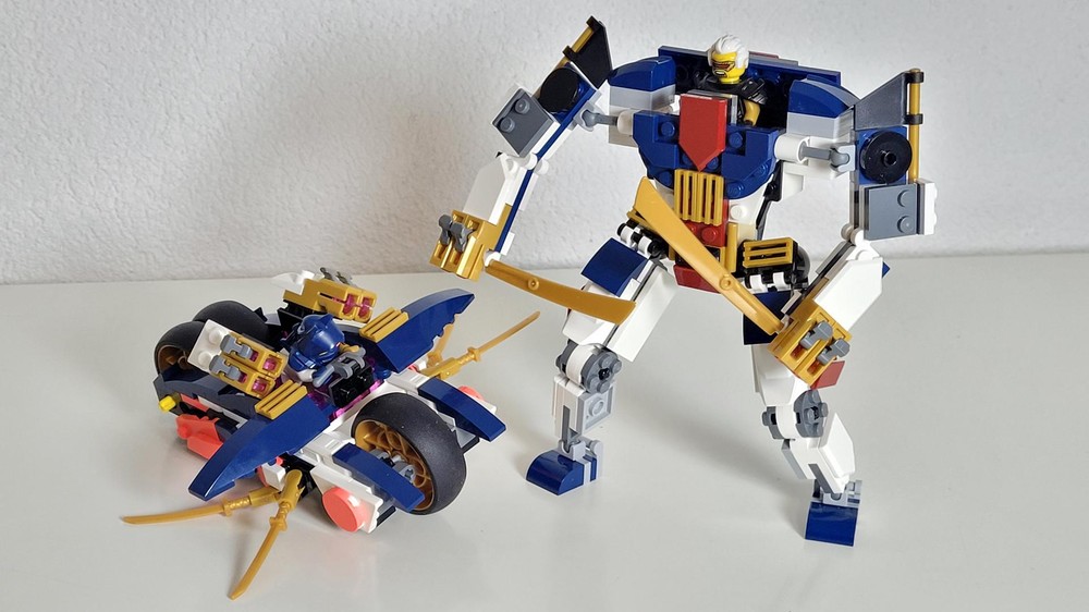 Lego 71792 Sora's Bike vs. Rapton's Mech