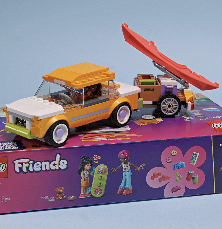 Lego 42659 Happy Holiday Car