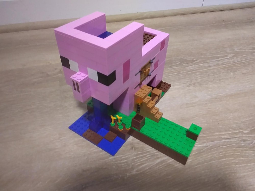 Lego Minecraft: The Pig House (to scale)