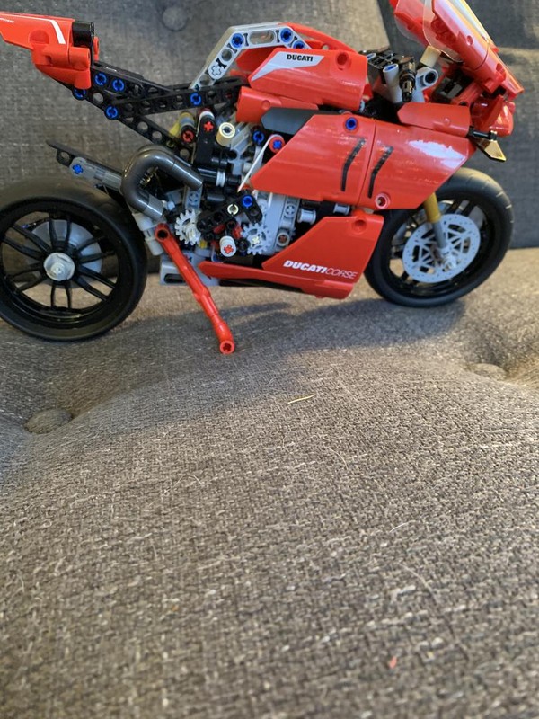 Lego 42107 Kickstand