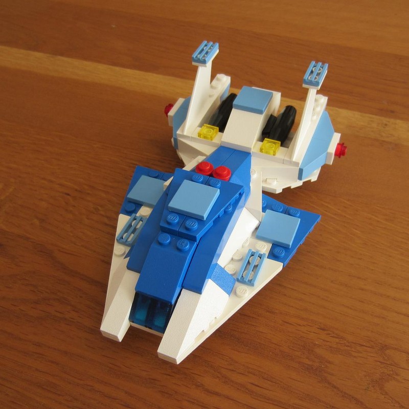 Lego 4098 Trident cruiser