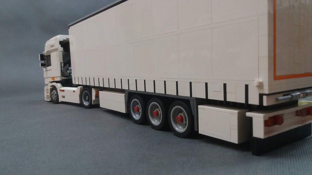 Lego Curtainsider semi-trailer