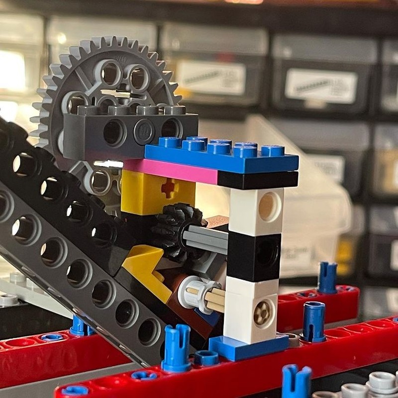 Lego 12 Tooth gear clock escapement