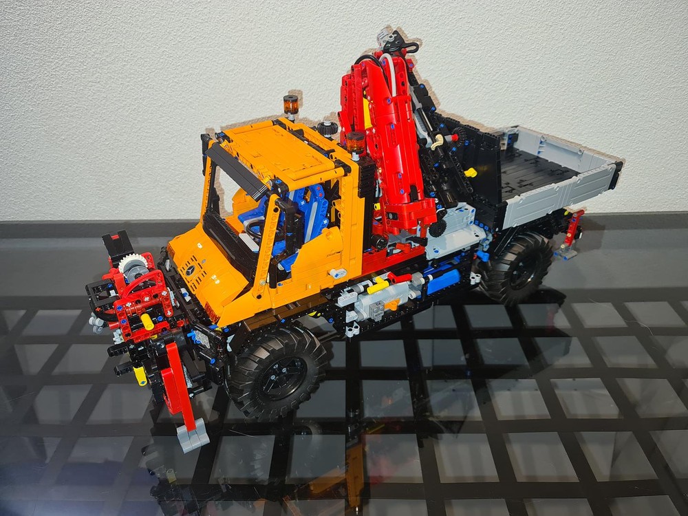 Lego Unimog long version with large foldable crane