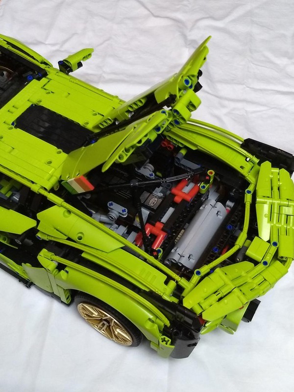 Lego Lamborghini Sian - Motor cover hinge