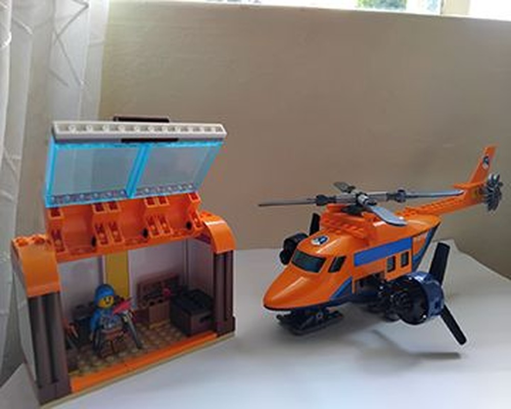 Lego Arctic Supply Base and Heavy-Duty Helicopter