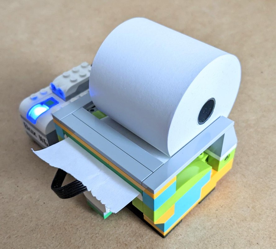 Lego Paper dispenser - WeDo classroom project