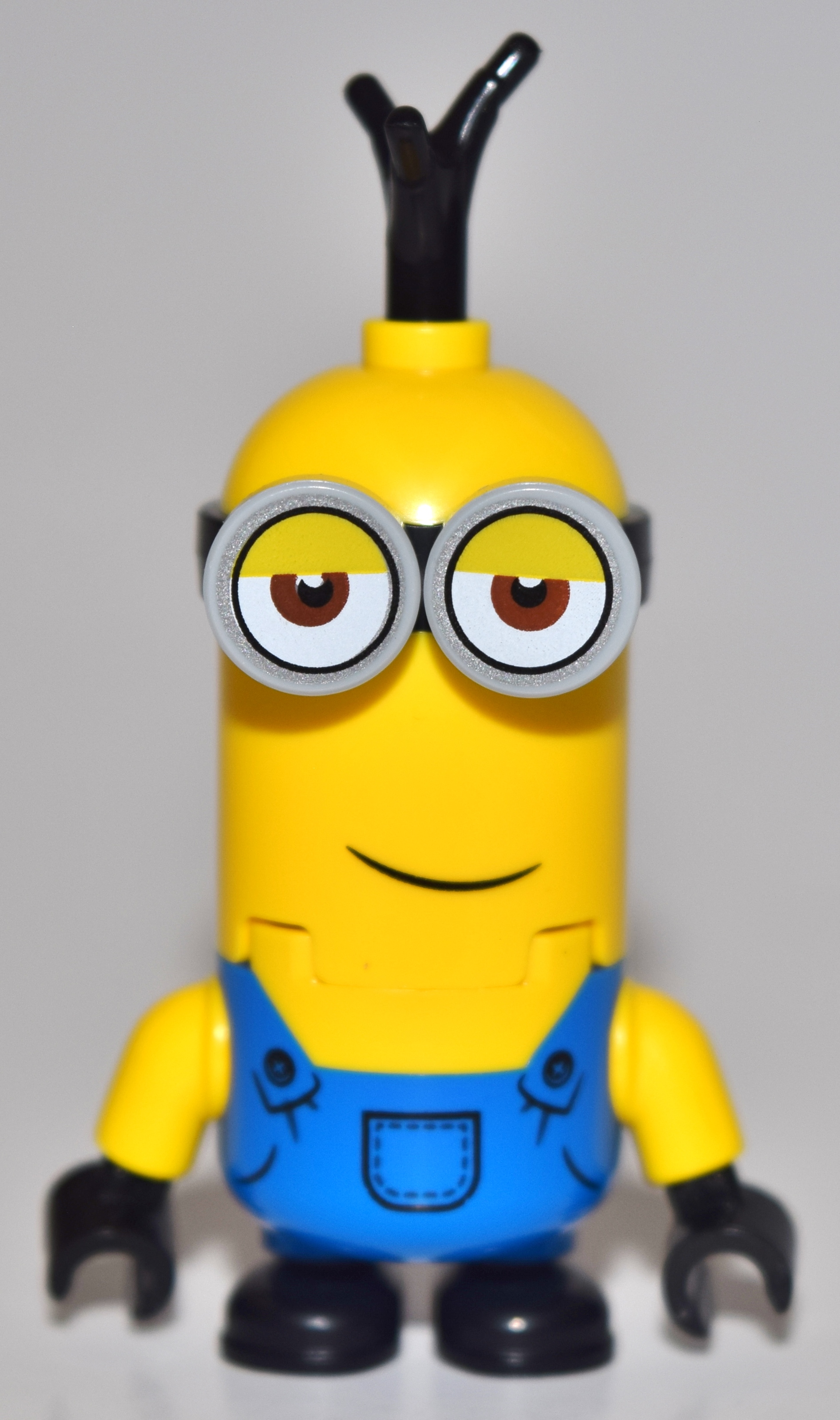 Lego Minion Kevin - Blue Overalls, Half Closed Eyes