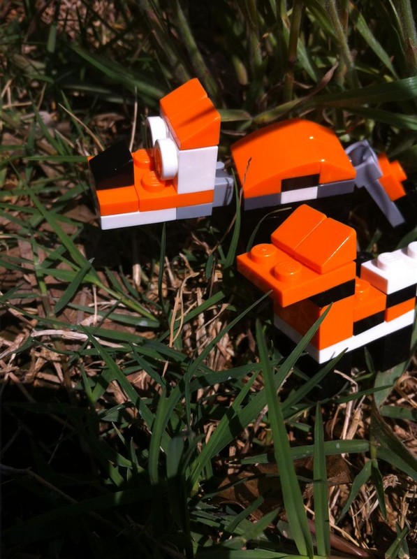 Lego 30285 Mom Fox and Baby Fox
