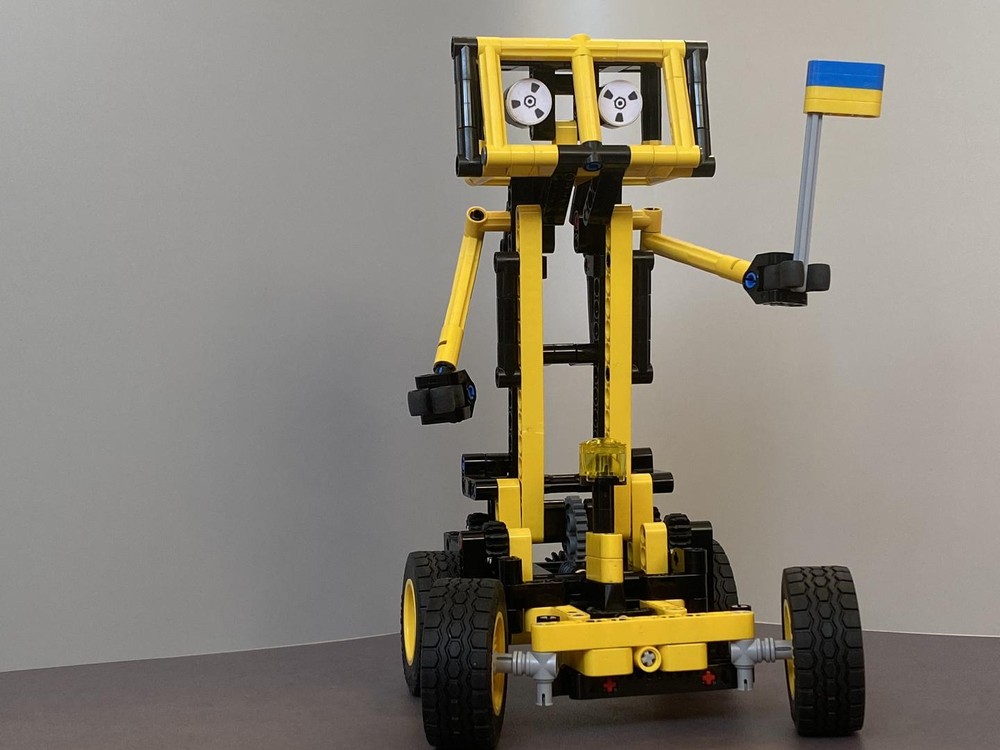 Lego 8852 Robot renewed (studless)