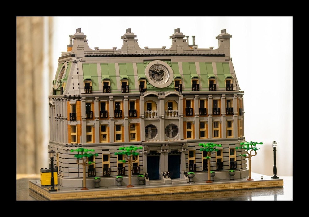 Lego Natural History Museum Modular Building