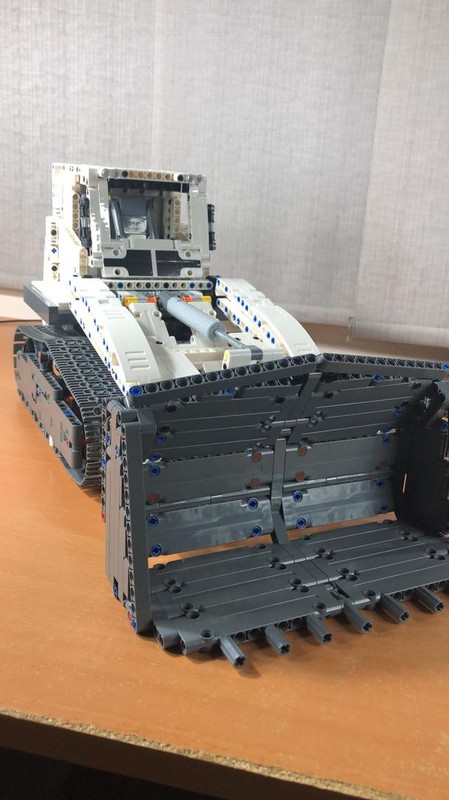 Lego Liebherr LR 626 front shovel