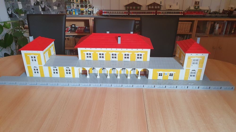 Lego Trainstation Feldafing (Yellow)