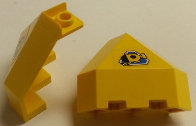Lego Panel 3 x 3 x 3 Corner Convex with Submarine on Blue Triangle on Transparent Background Pattern (Sticker) - Sets 1782 / 6441 / Yellow