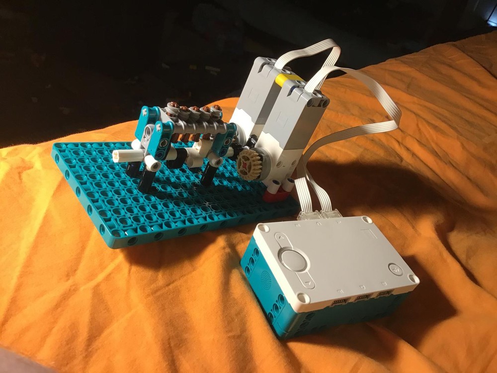 Lego Engine made from MINDSTORMS 51515