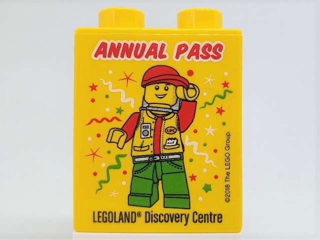 Lego Duplo, Brick 1 x 2 x 2 with Annual Pass LEGOLAND Discovery Centre Hiker Pattern