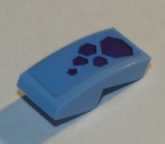 Lego Slope, Curved 2 x 1 x 2/3 with Dark Purple Spots Pattern (Sticker) - Set 70353 / Medium Blue