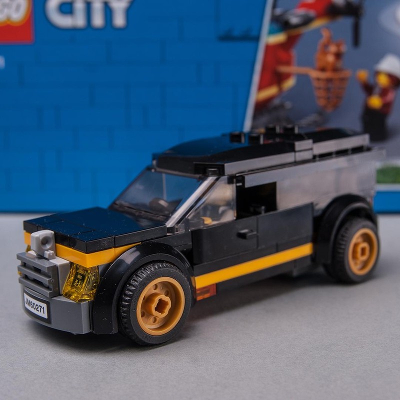 Lego 60271 Black Van