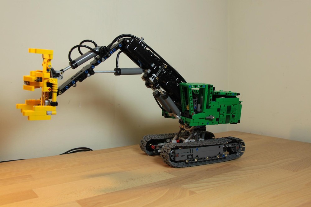 Lego John deere tracked feller buncher | 1:21