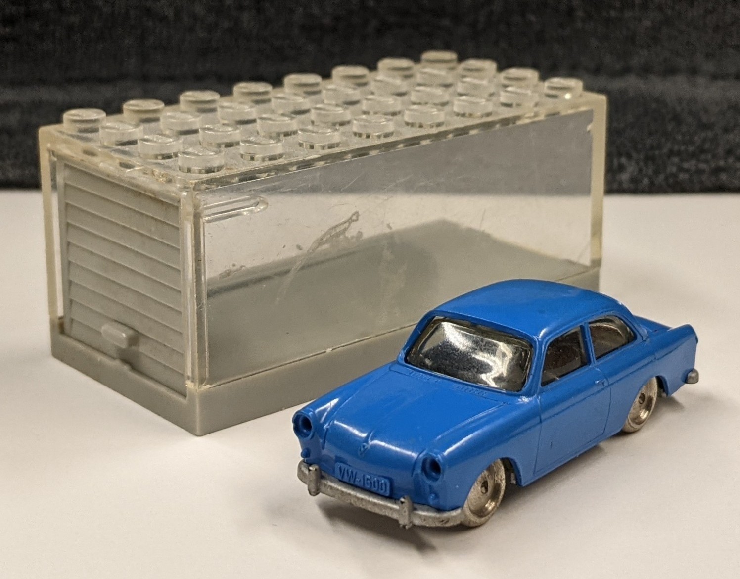 Lego 1:87 VW 1500 Limousine with Garage