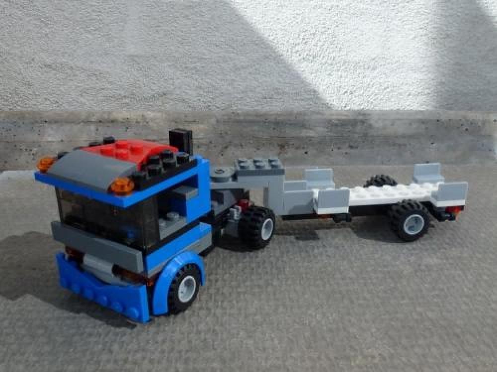 Lego 31033 Big Rig Cab-Over with Trailer