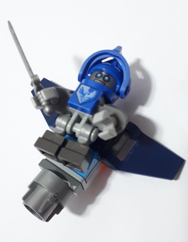 Lego Squirebot jetpack