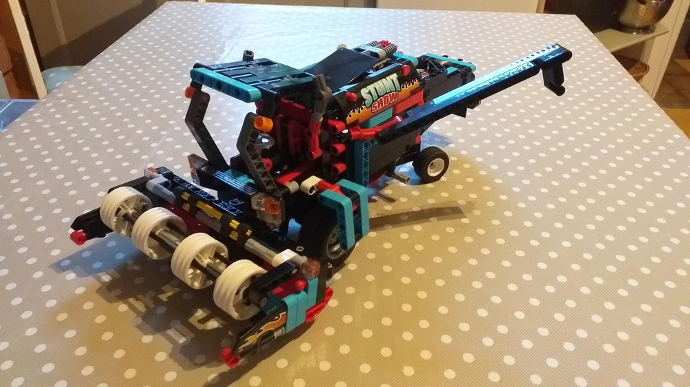 Lego Combine Harvester (LEGO 42016 alternative build)