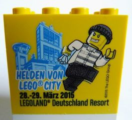 Lego Brick 2 x 4 x 3 with Helden von Lego City 28.-29. März 2015 Legoland Deutschland Resort Pattern