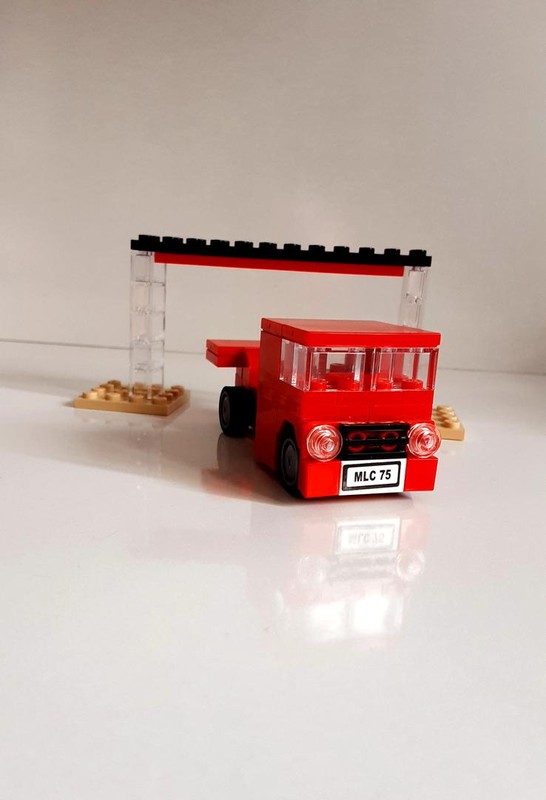 Lego Race truck (40220 alternate build)
