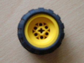 Lego Wheel 43.2 x 28 Balloon Small with Axle Hole (+ Shape) with Black Tire 43.2 x 28 S Balloon Small (6580a / 6579)