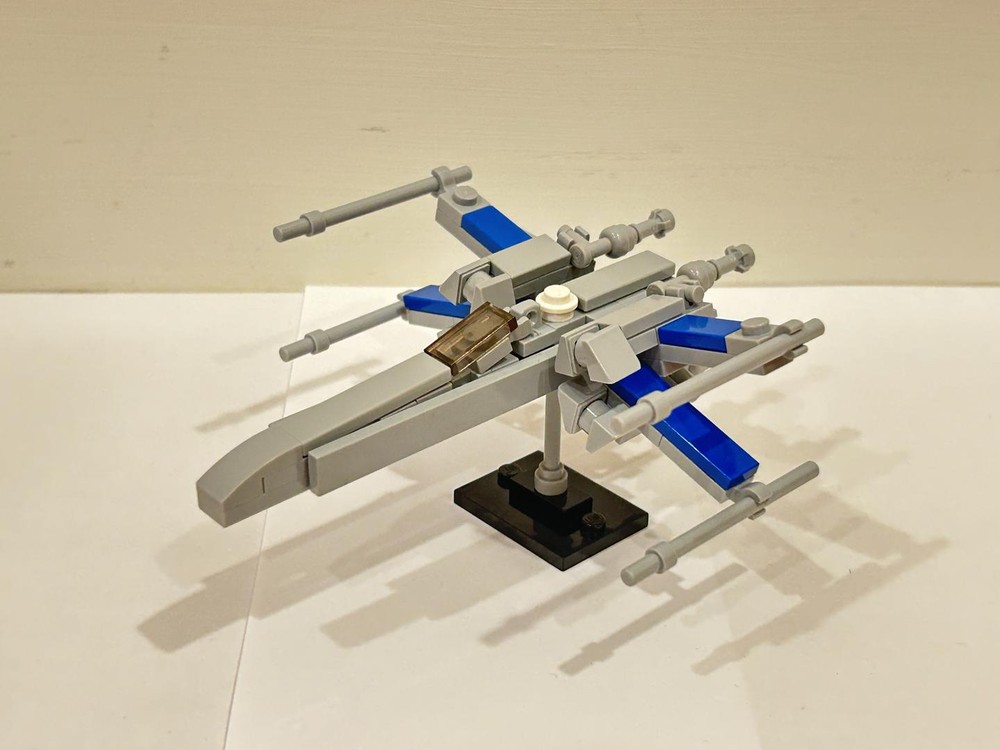 Lego Mini T-70 X-Wing Starfighter Blue